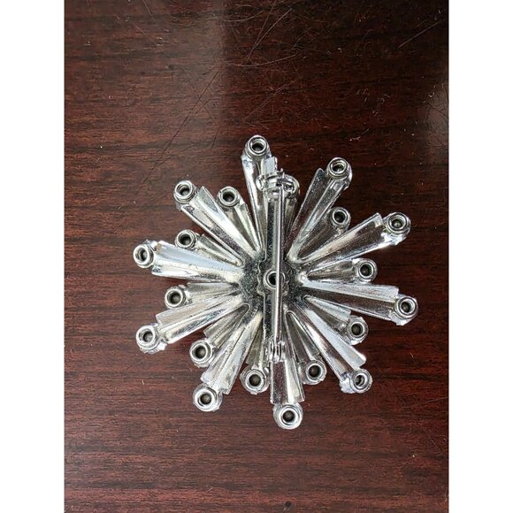 Vintage Clear Rhinestone Silver Starburst Snowflake Brooch Pin - Picture 2 of 3